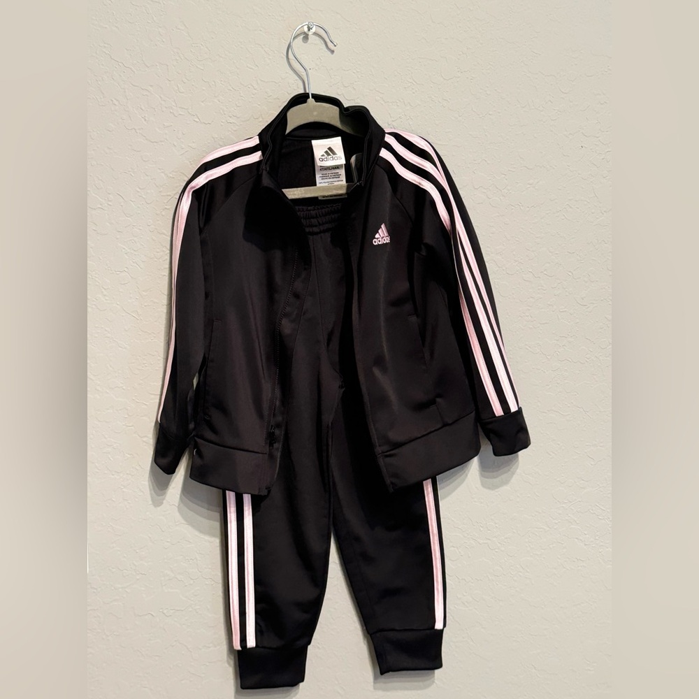 Girls Adidas 2 pc Tracksuit Size 4T